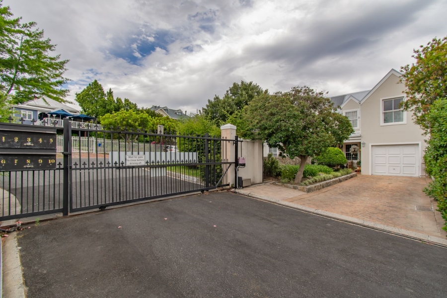 To Let 4 Bedroom Property for Rent in Somerset West Western Cape